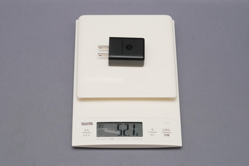 ACアダプタの重量は実測で52.1gだった