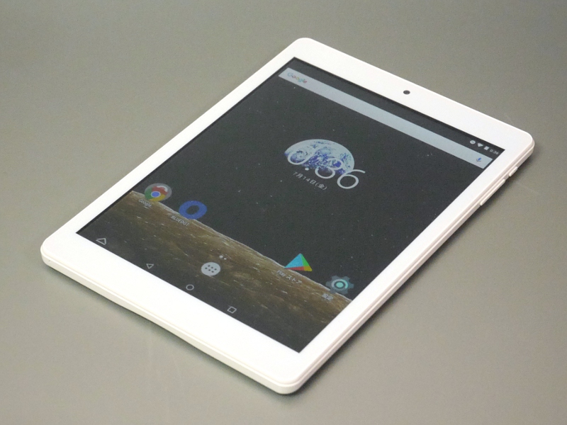 製品外観。インカメラの配置を見るに縦向きで使うことを想定したデザイン