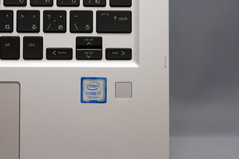 右パームレストには指紋認証センサー