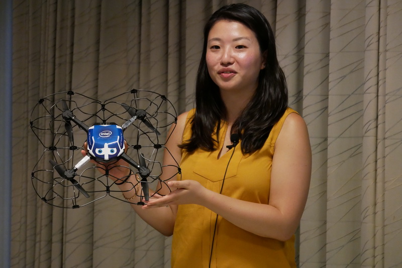 利用されるドローン「Shooting Star」は、機体サイズが384×384×93mm(幅×奥行き×高さ)、重量はわずか330gしかない