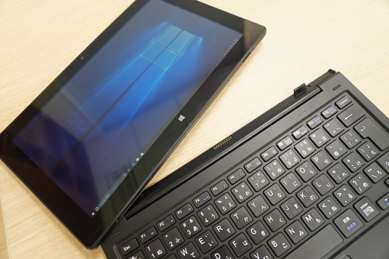 2in1でタブレットとしても使用できる。これなら家族でちょっと外出するときにも、タブレットだけ持って使えそう