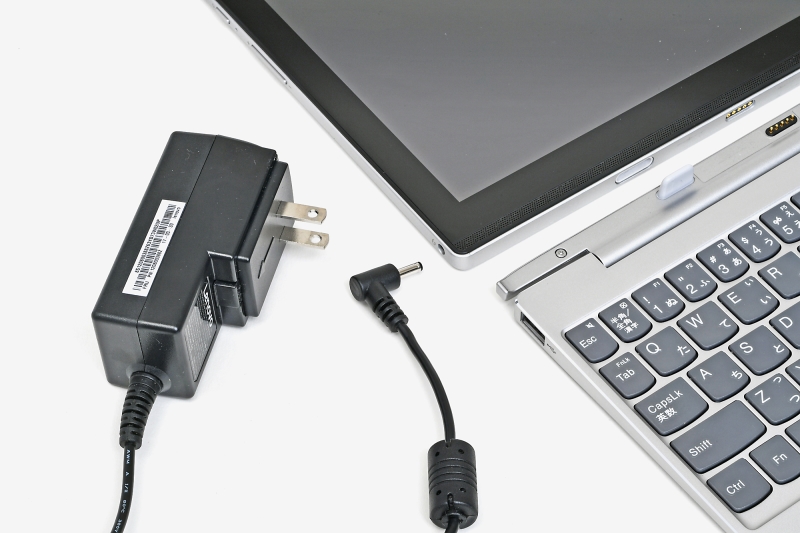 ACアダプタ