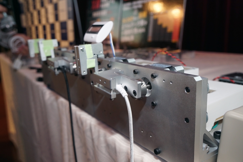 会場に設置されていたケーブル曲げ測定器