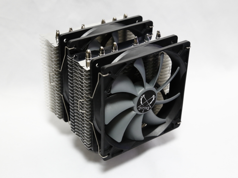 CPUクーラーのサイズ 風魔 (SCFM-1000)。冷却性能を一定にするため、テスト中はファン制御を80%で固定している