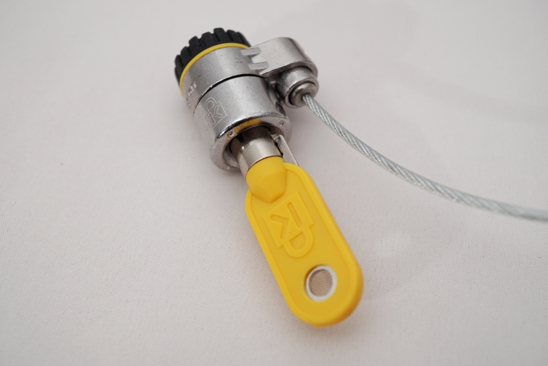 差し込んで回すだけ