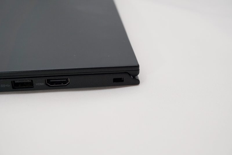 あとはノートPCのセキュリティスロットに差し込んでキーでロックするだけ