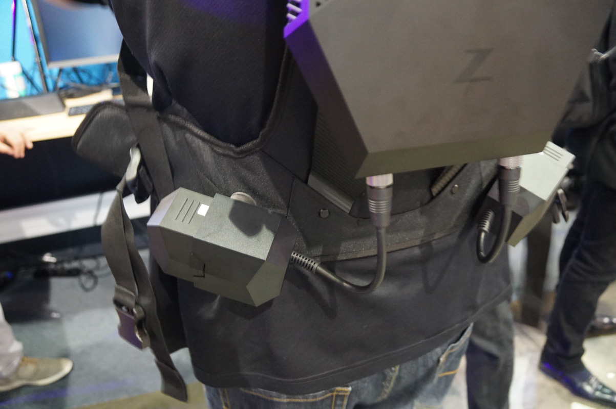 左右にはバッテリを装着できる