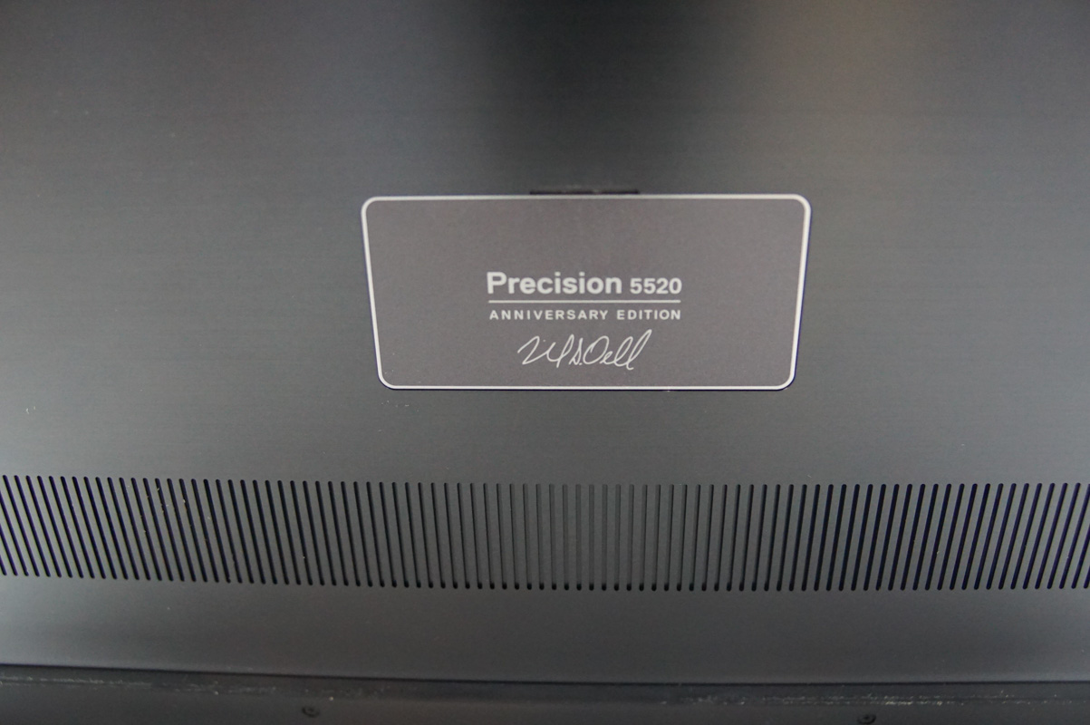 裏面のサービスタグの蓋に20周年の文字が