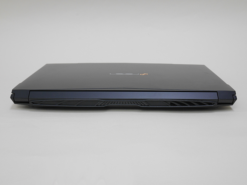 本体後部に排気口がついている