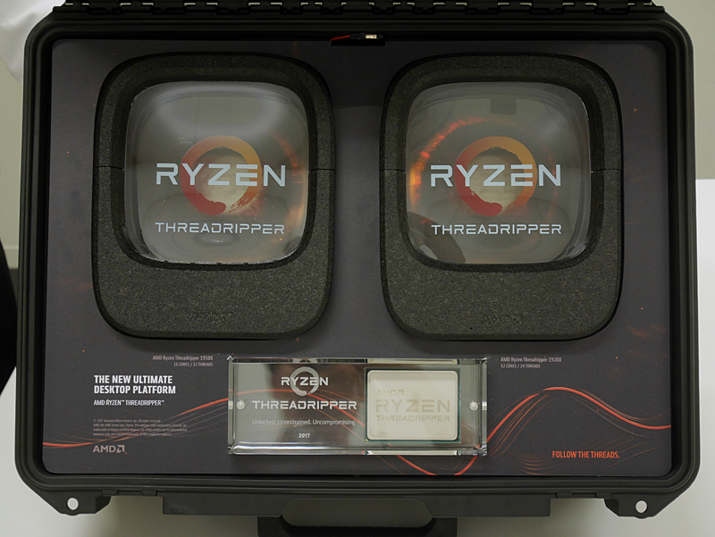 ケースにはRyzen Threadripper 1950Xと1920X、そしてクリスタルケース入りのレプリカが入っている