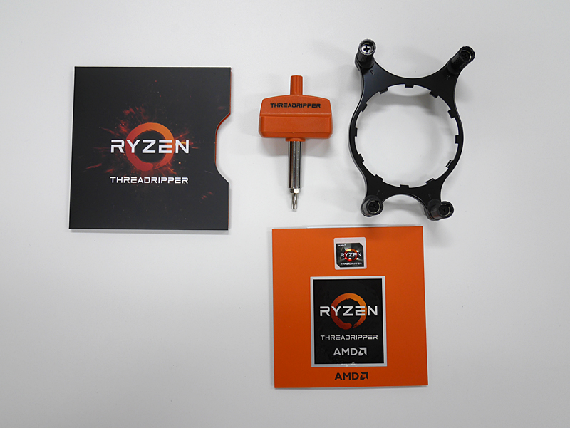 付属品をすべて取り出したところ