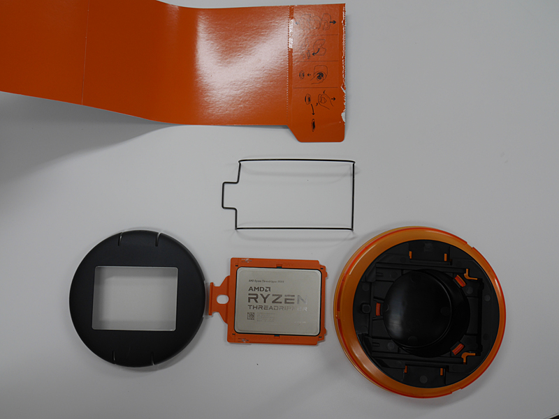 最後の封を開け、CPUを取り出したところ