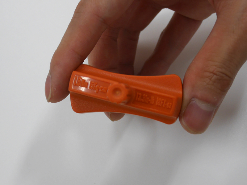 付属のトルクスレンチは既定の締め付け力の値でクリック音が鳴るようになっている