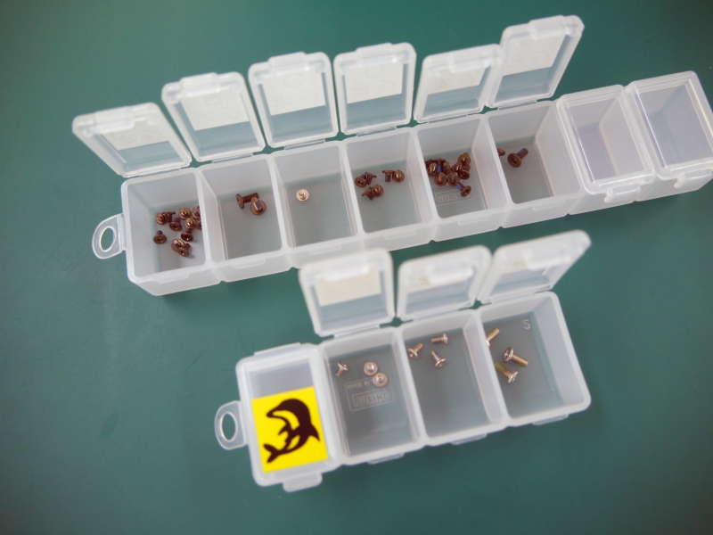 使用するネジは全部で33本