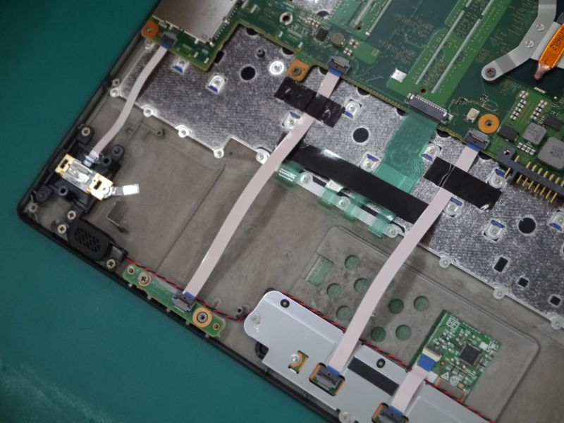 フレキレーブルが接続されたところ