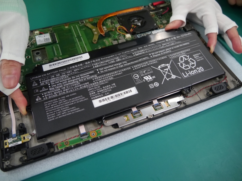 バッテリの取り付け作業