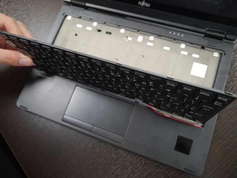 キーボードの交換ができるようになっているのは法人のニーズを反映したものだ