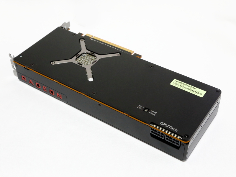 基板裏面はバックプレートで覆われている