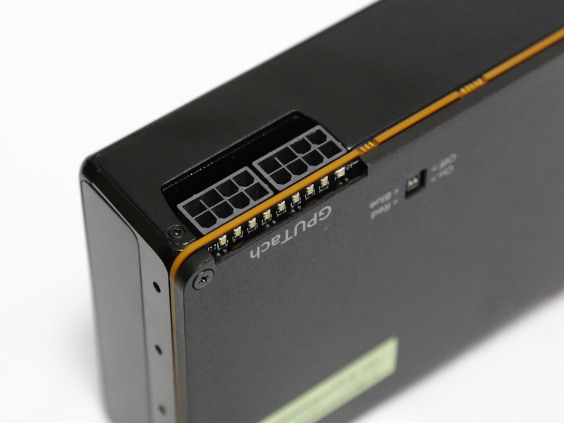 補助電源コネクタは8ピンが2系統