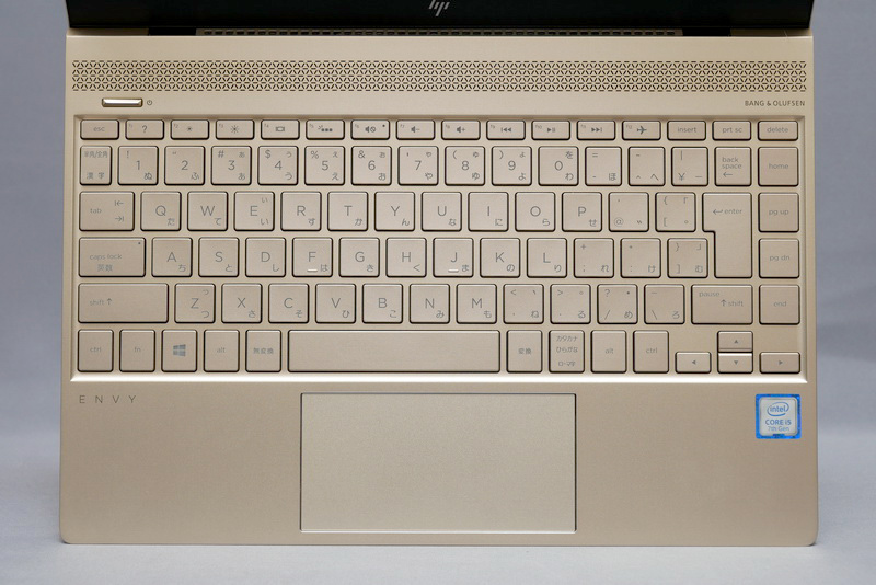 アイソレーションタイプのキーボードを搭載