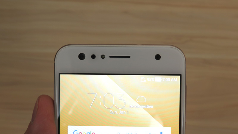 ZD553KLの前面カメラは2つとなった