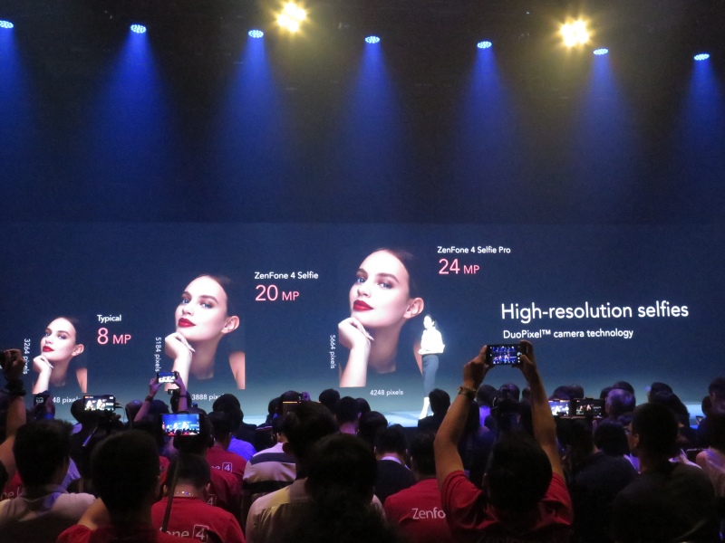 2,000万画素以上の前面カメラ