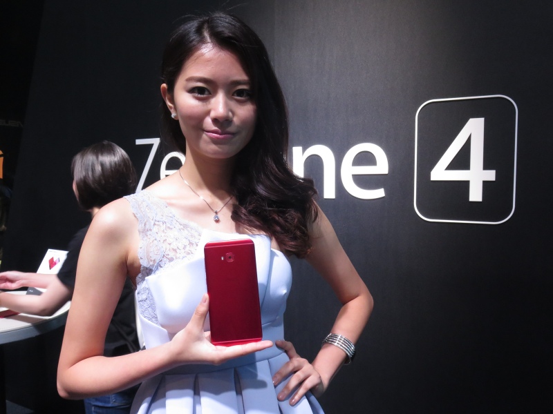 製品展示ブースにて