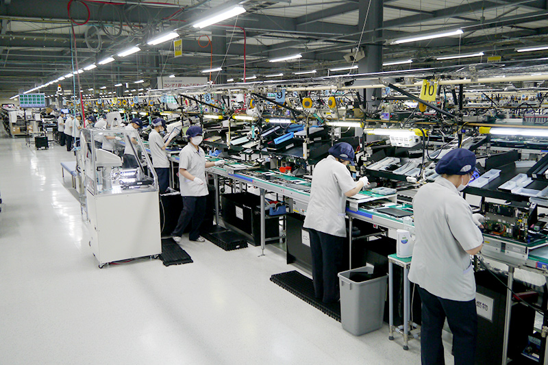 ノートPCの組立ラインの様子