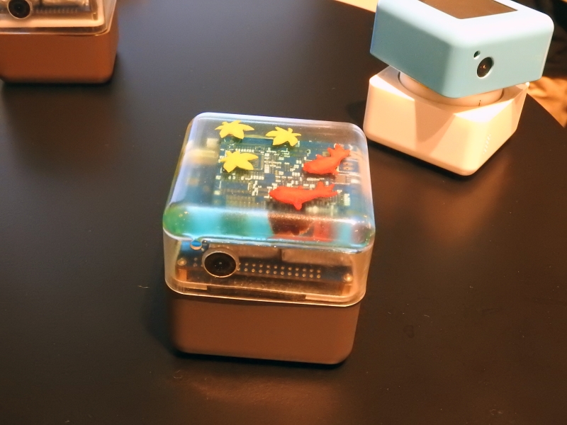 上部を透明な樹脂で作ったプロトタイプ。内部の基板の様子がわかる