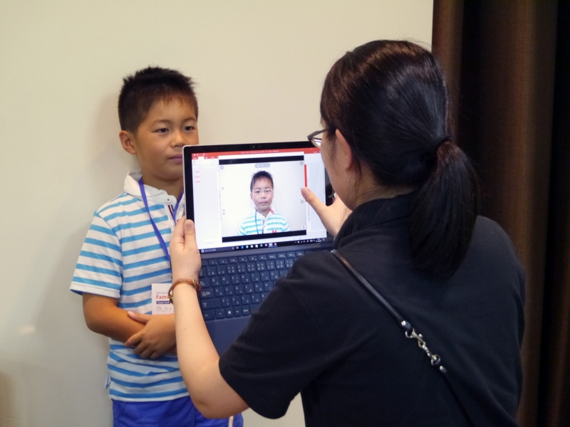 まずはSurfaceで顔写真撮影