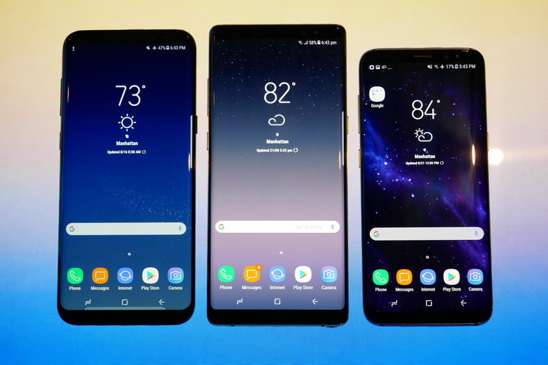 角が鋭角となり、よりソリッドな印象。サイズは74.8×162.5×8.6mm(同)。左はGalaxy S8+、右はGalaxy S8