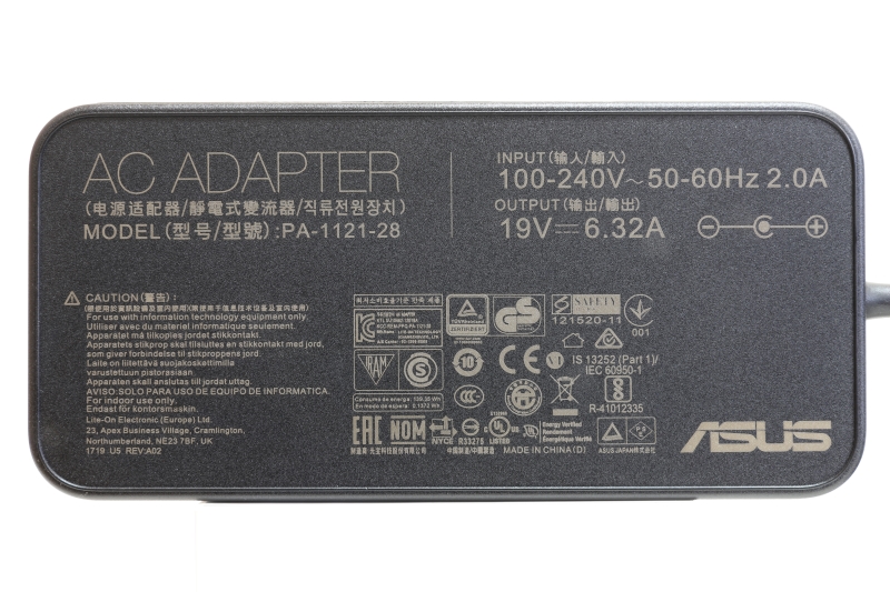 ACアダプタは入力100-240V、出力19V/6.32A、容量120W