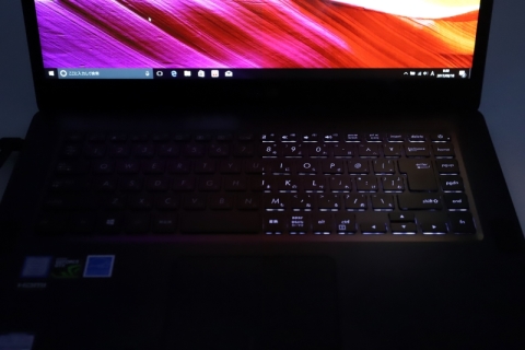 Hothotレビュー】まるで黒いMacBook Pro! GeForce GTX 1050搭載のASUS