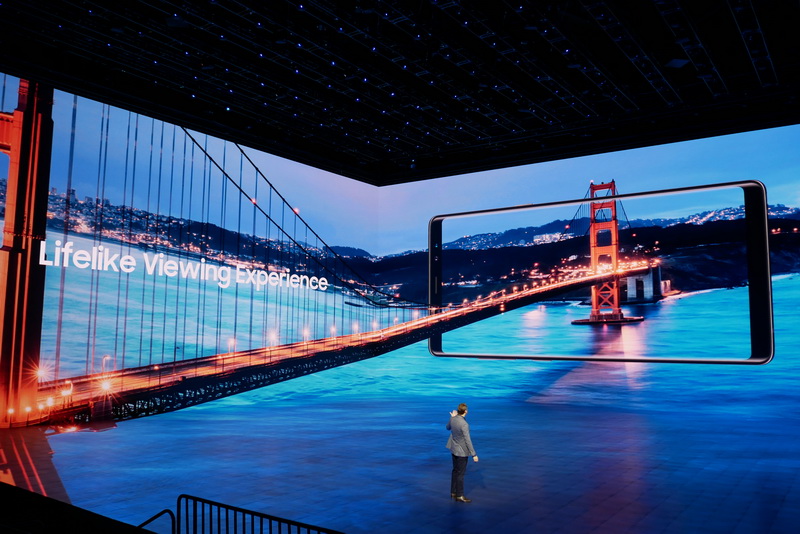 超狭額ベゼルで実際の風景を切り取ったかのような臨場感