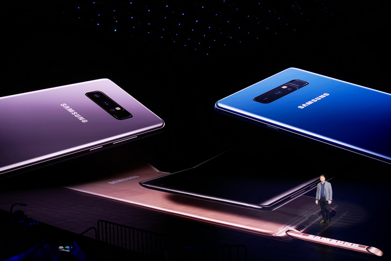 カラーは、Midnight Black、Orchid Gray、Maple Gold、Deep Sea Blueの4色