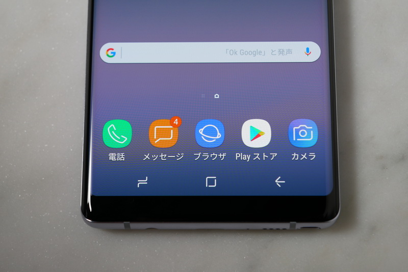 Galaxy S8シリーズよりも角が鋭角となり、ディスプレイの角もより直角に近くなっている
