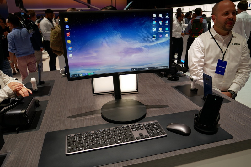 Samsung DeXに装着し、外部ディスプレイやキーボード、マウスを接続すれば、デスクトップPC相当に活用できる