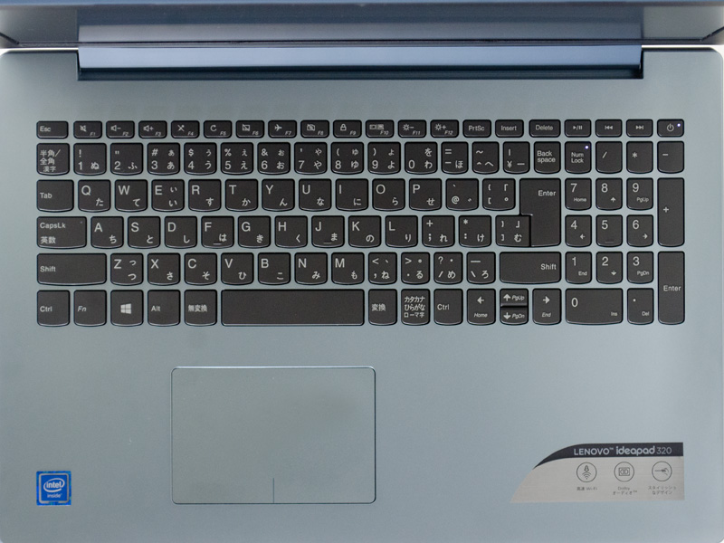 キーボードはテンキー付きのアイソレーションタイプ。タッチパッドは1枚プレート型