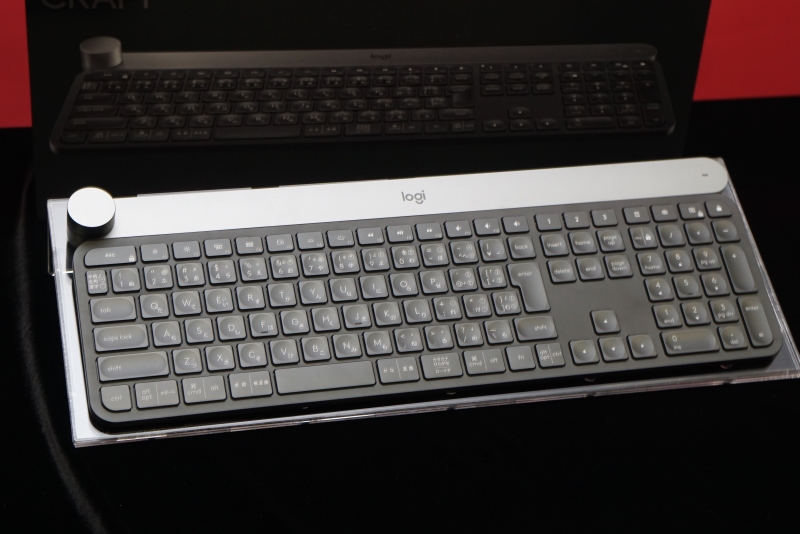 写真には英語版キーボードも混じっているが、国内では日本語113キータイプのみ販売される