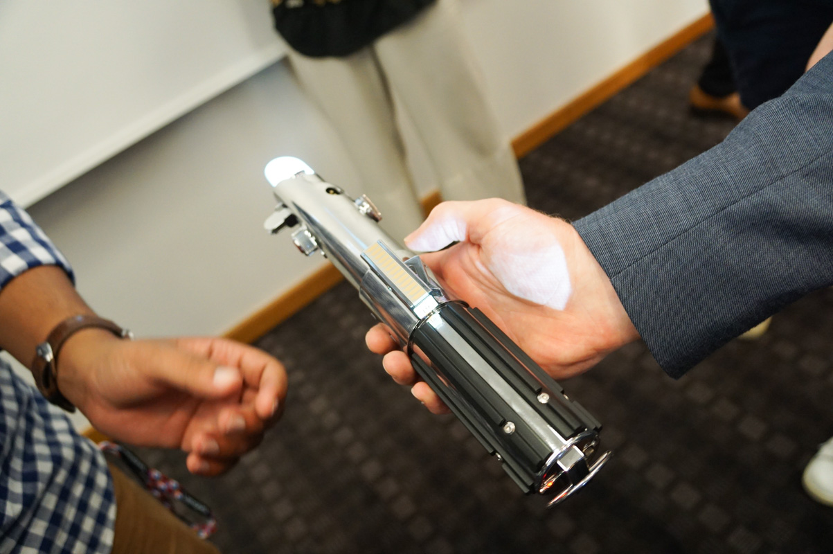 ライトセーバーコントローラはジェダイが持っているライトセーバーのレプリカ