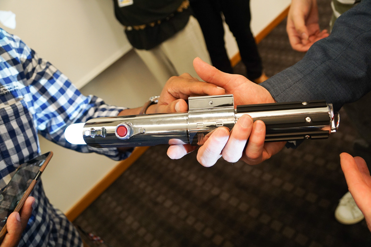 ライトセーバーコントローラはジェダイが持っているライトセーバーのレプリカ