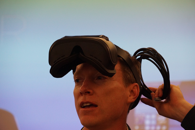 90度チルトする仕様なのも他社と同じ