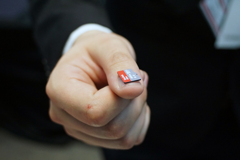 このサイズに400GBが入っているのだから驚きだ