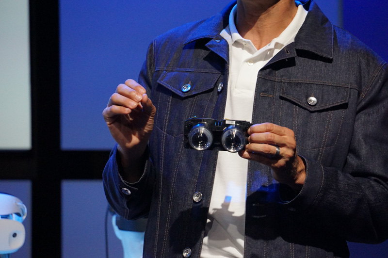 レンズの代わりにMRでは液晶を採用している