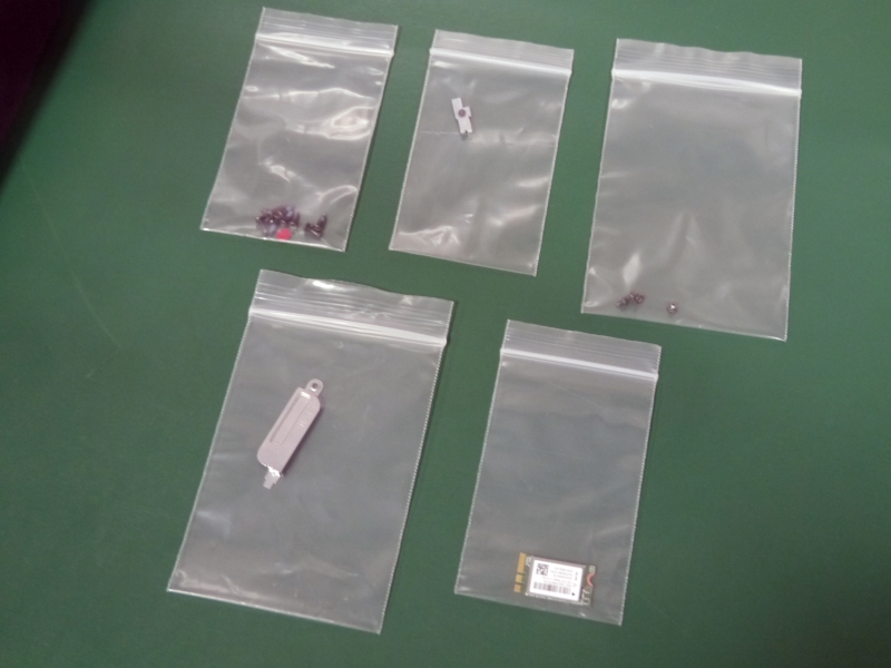 ネジや無線LANカードなど