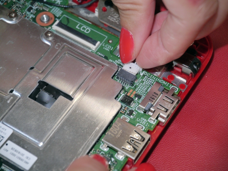 DC-INケーブルを接続する