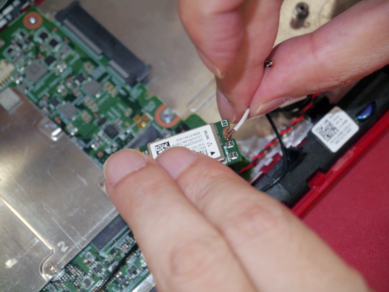 無線LANカードにケーブルを接続する