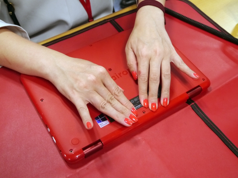 パチッと音がするまで押し込む