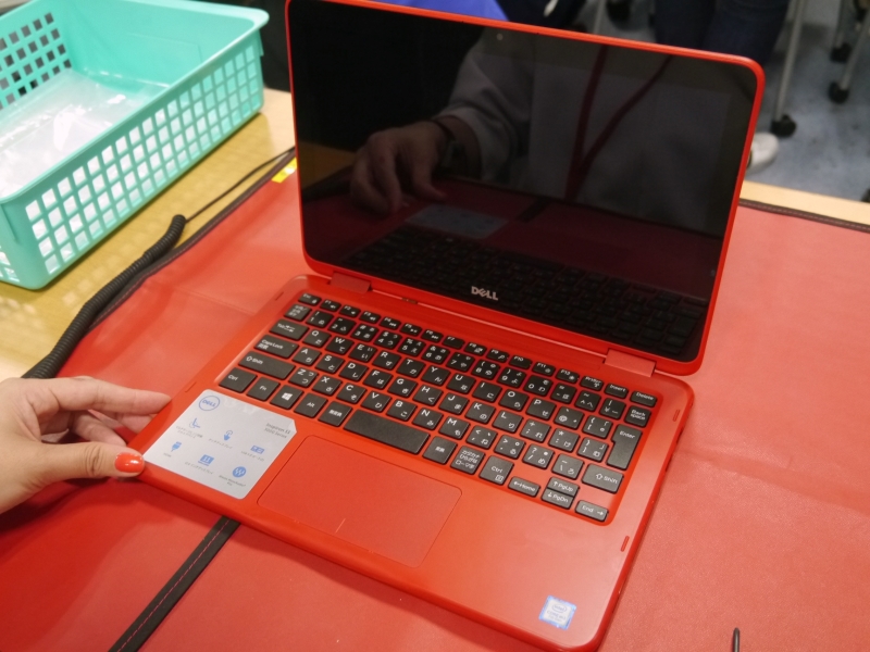 完成したInspiron 11 3000 2-in-1