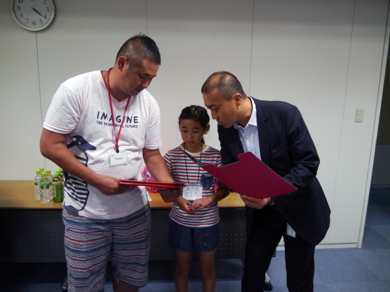 金子センター長が参加者にヒントを教える